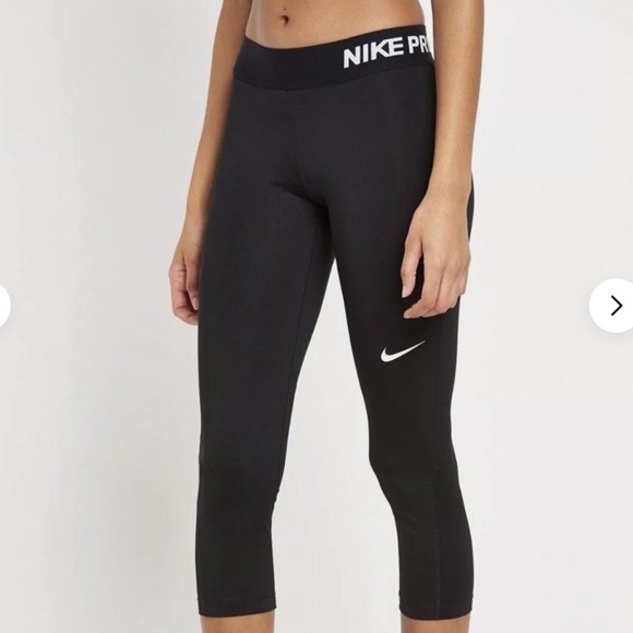 NWT NIKE PRO Women's Training Yoga/Gym/Run Capris-Black SIZE M Mid-Rise - Picture 1 of 9